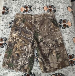 NWT Carhartt boys size 14 realtree shorts